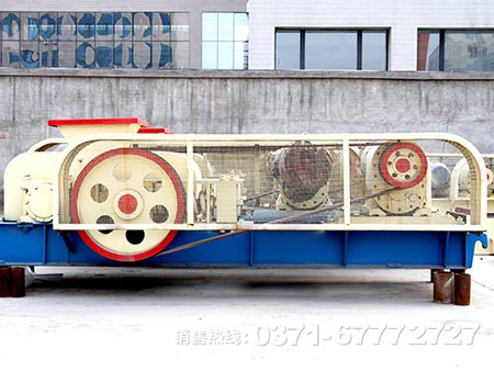 齒輥破碎機(jī)和對(duì)輥破碎機(jī)結(jié)構(gòu)、破碎方式等對(duì)比