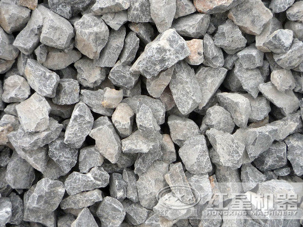 粉碎石灰石建議使用的大型礦石破碎機(jī)是鱷嘴式的，還是錘式的？