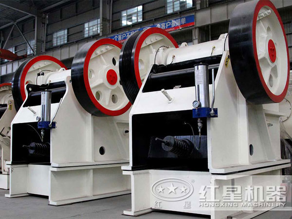 大型石頭顎破碎機(jī)市價多錢？（內(nèi)附高清顎破作業(yè)視頻）