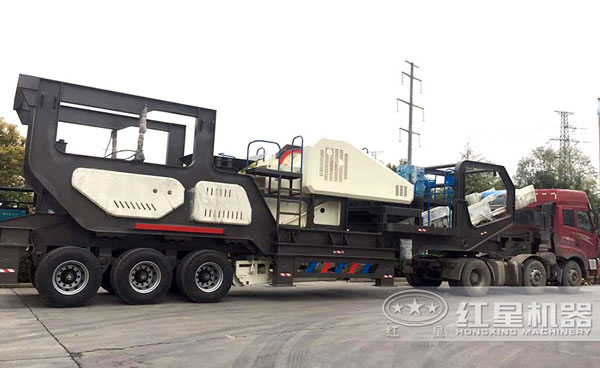 輪式流動砂石破碎車，高產(chǎn)、快捷，時產(chǎn)百噸毫無壓力