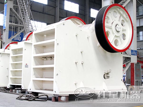 粉碎花崗巖選用750顎破機(jī)，效果不錯(cuò)，性價(jià)比更高