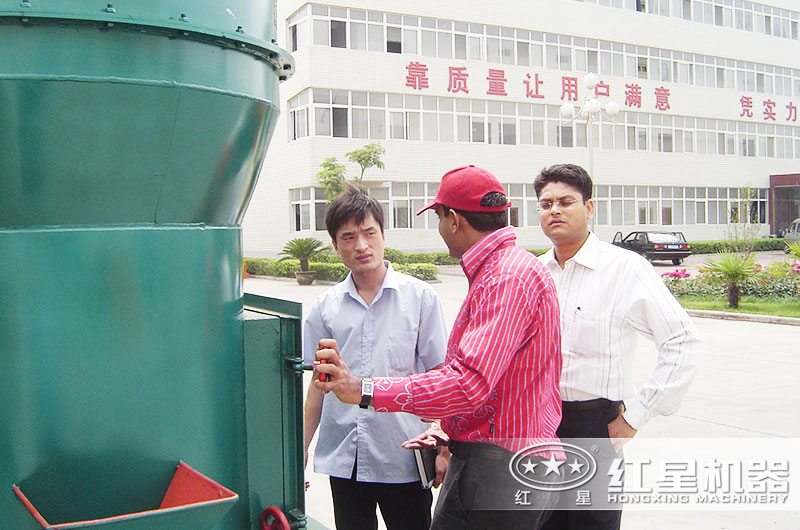 每天10噸的打石粉機器哪兒有？環(huán)保嗎？