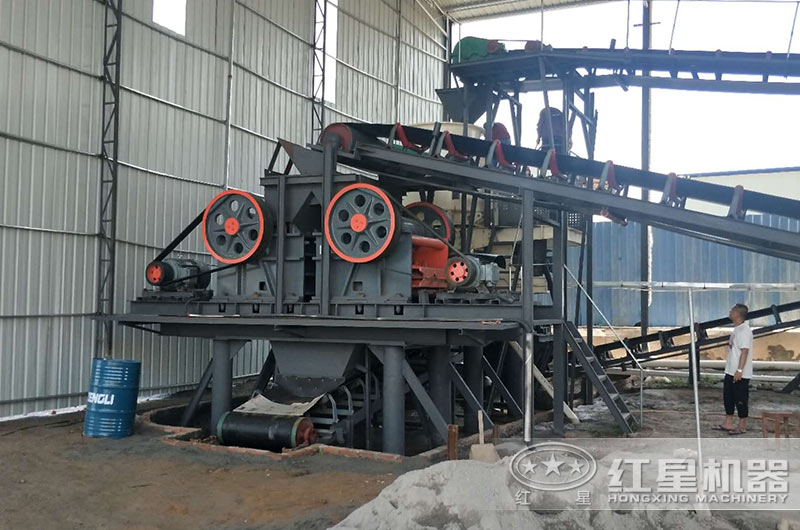 顎式碎裂設(shè)備的顎板有什么作用？宜采用哪種材料制作？